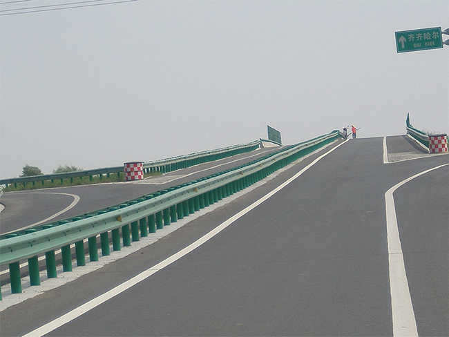 上饶高速公路护栏的材质与规格