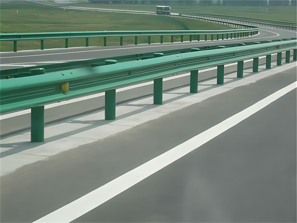 上饶高速护栏板守护安全广泛应用于多个行业